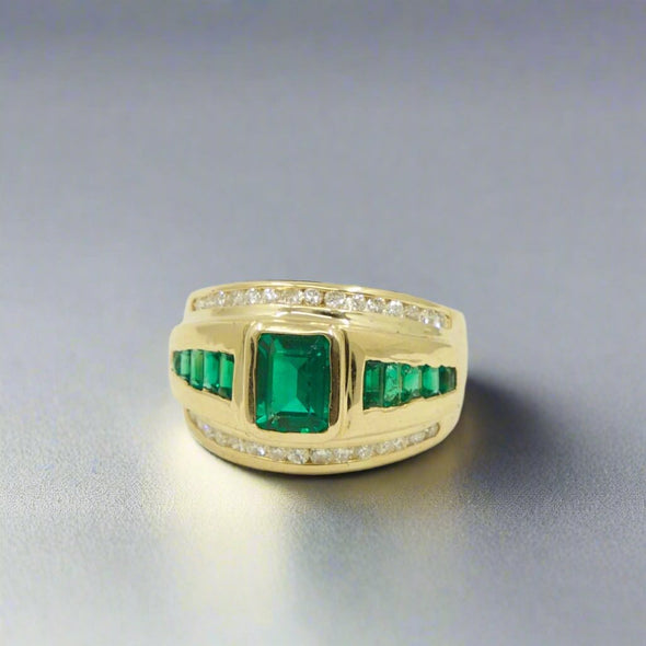 VINTAGE Emerald & Diamond Ring