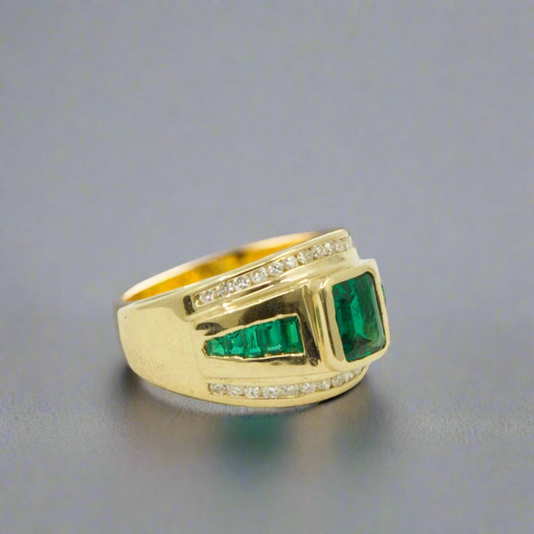 VINTAGE Emerald & Diamond Ring