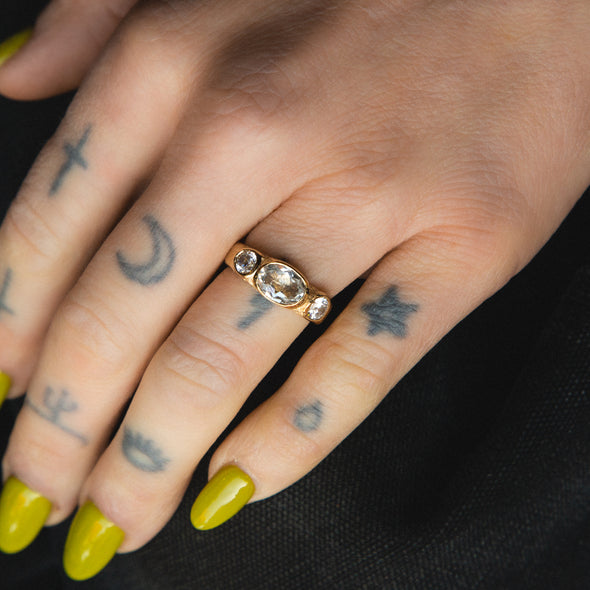 Oval Diamond Band 14k